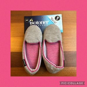 NWT Isotoner slippers S